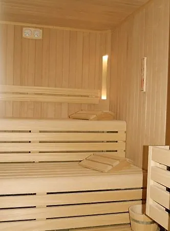 Отель La California Relais Нибьонно